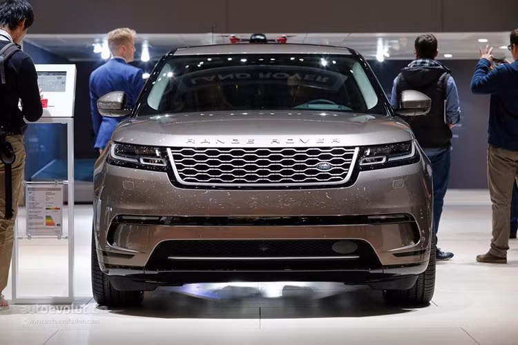 Ngoài ra, tại thị trường này hãng cũng ra mắt gói First Edition với đầy đủ phụ tùng, trong đó bao gồm động cơ V6 siêu nạp 3.0 L với mức giá 89.300 USD. Chưa hết, với các tùy chọn thêm chiếc xe đội giá lên nhanh chóng.