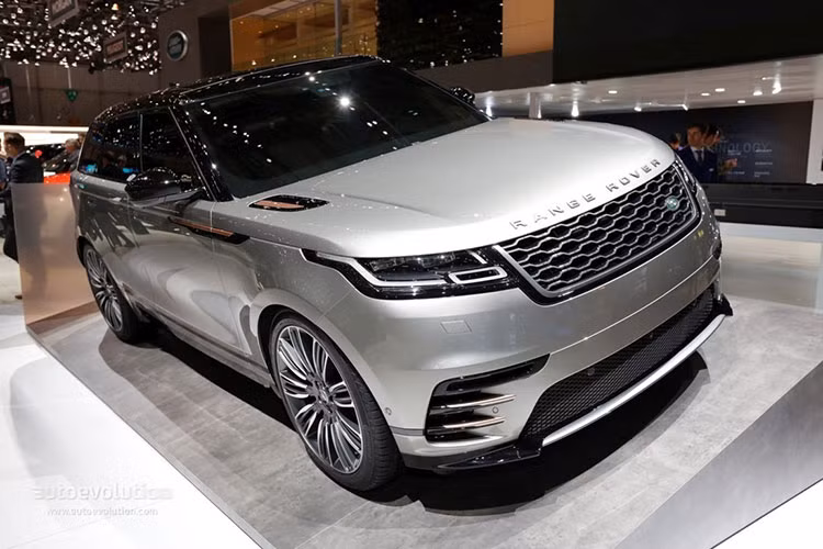 Mức giá cho bản tiêu chuẩn của Range Rover Velar mới có thể khá hấp dẫn và phù hợp. Nhất là khi nó được thiết kế nằm trong phân khúc giữa Range Rover Evoque (có giá từ 40.000 USD) và Range Rover Sport (có giá từ 65.000 USD), cũng như thấp hơn nhiều so với mẫu Range Rover SV Autobiography (có giá từ 85.000 USD).