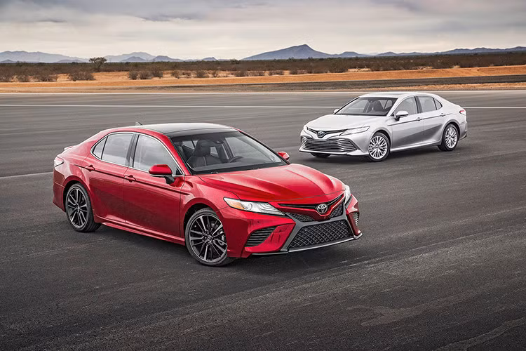 Về thiết kế, hãng xe hơi Nhật Bản sẽ đem Toyota Camry hoàn toàn mới tới thị trường Đông Nam Á với ngoại hình không khác biệt nhiều so với phiên bản từng xuất hiện rtaij một số thị trường quốc tế thời gian qua.