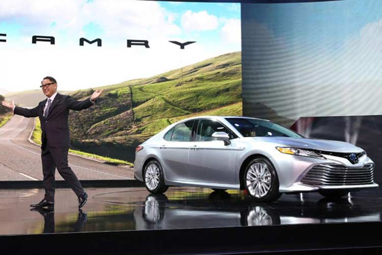 Sau khi ra mắt tại nhiều thị trường lớn trên thế giới và ghi nhận mức doanh số “khủng”, Mẫu xe Toyota Camry 2019 thế hệ thứ 8 được cho là đang trên đường chạy thử nghiệm tại Indonesia, theo thông tin dự kiến thì xe sẽ ra mắt tại các quốc gia thuộc khu vực ASEAN vào cuối năm nay.