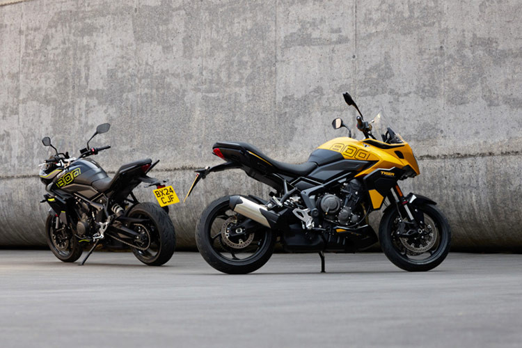 Tiger Sport 800 có 3 chế độ lái: Thể thao (Sport), Đường thường (Road), và Trời mưa (Rain). Xe cũng có tính năng kiểm soát hành trình và kết nối Bluetooth với hệ thống My Triumph Connectivity System, có tính năng định vị, điện thoại và thông tin âm nhạc. Trong khi hệ thống đồng hồ là TFT-LCD kỹ thuật số.