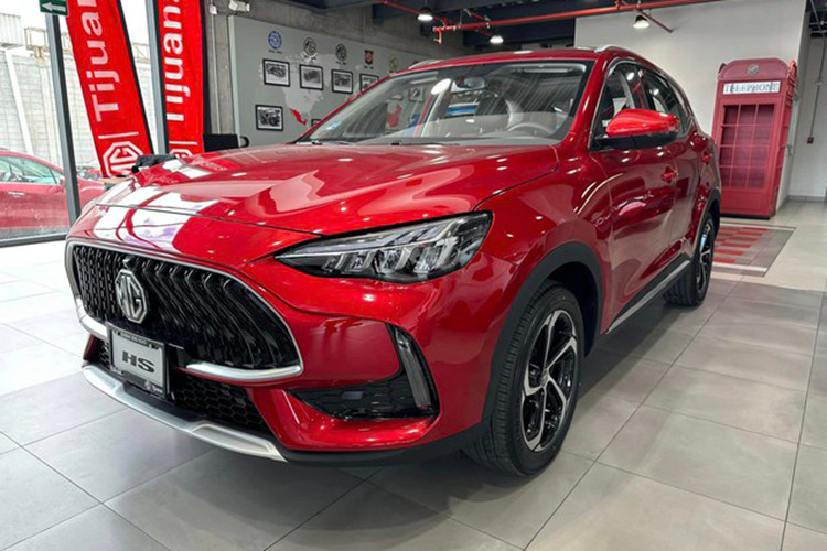  MG HS 2023 Không chỉ MG7, từ giữa năm 2023, nhiều đại lý cũng nhận cọc mẫu MG HS và hứa hẹn xe sẽ ra mắt trong tháng 8, nhưng hiện tại vẫn chưa thấy “bóng dáng” mẫu xe MG HS đâu. Đại lý cho biết, MG HS 2023 đã hoàn tất thủ tục đăng kiểm tại Việt Nam, chỉ chờ ngày ra mắt.