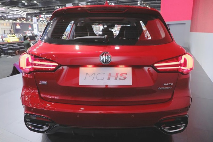 Thứ hai là hệ truyền động plug-in hybrid với máy xăng tăng áp 1.5L như trên và mô-tơ điện cho tổng công suất 284 mã lực và mô-men xoắn cực đại 480 Nm. Với cụm pin lithium-ion 16,6 kW, xe có thể di chuyển quãng đường lên tới 67 km hoàn toàn bằng động cơ điện.