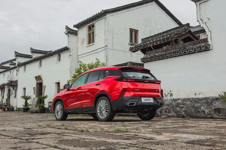 Xe sở hữu hàng loạt trang bị an toàn như: 6 túi khí, cảm biến trước sau, camera toàn cảnh, cân bằng điện tử, hỗ trợ lên/xuống dốc. Bản cao cấp nhất có thêm ga tự động thông minh, hỗ trợ chuyển làn, phanh tự động, cảnh báo điểm mù và cảnh báo chệch làn đường. Tại quê nhà Trung Quốc, mẫu SUV này được trang bị động cơ 1.6 T-GDI với tùy chọn hộp số tự động 6 cấp và tự động 7 cấp ly hợp kép. 