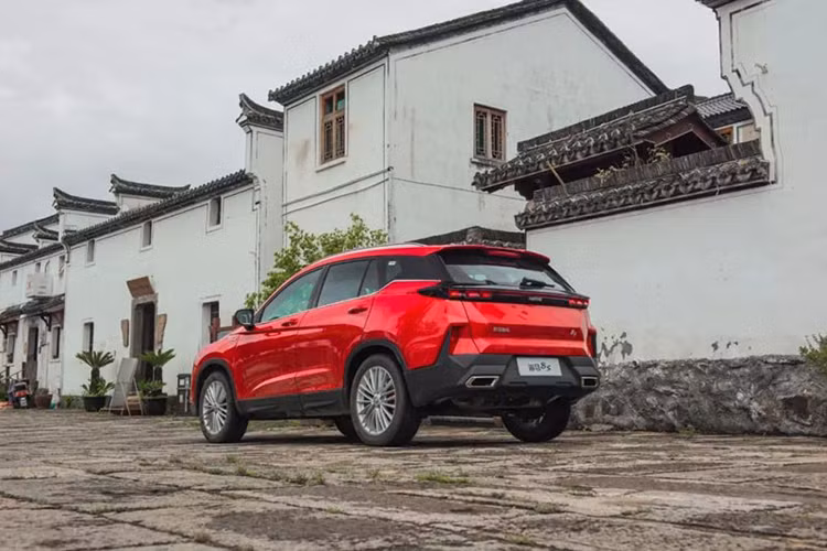 Xe sở hữu hàng loạt trang bị an toàn như: 6 túi khí, cảm biến trước sau, camera toàn cảnh, cân bằng điện tử, hỗ trợ lên/xuống dốc. Bản cao cấp nhất có thêm ga tự động thông minh, hỗ trợ chuyển làn, phanh tự động, cảnh báo điểm mù và cảnh báo chệch làn đường. Tại quê nhà Trung Quốc, mẫu SUV này được trang bị động cơ 1.6 T-GDI với tùy chọn hộp số tự động 6 cấp và tự động 7 cấp ly hợp kép. 