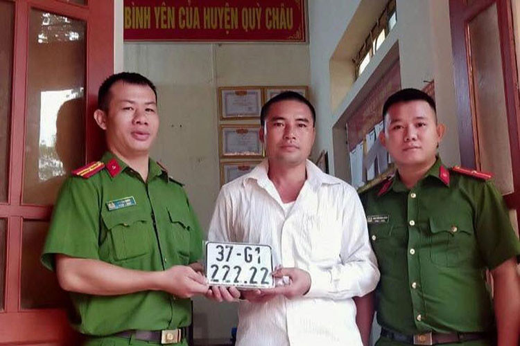 Mua Honda Wave tang vo, thanh nien Nghe An trung bien 