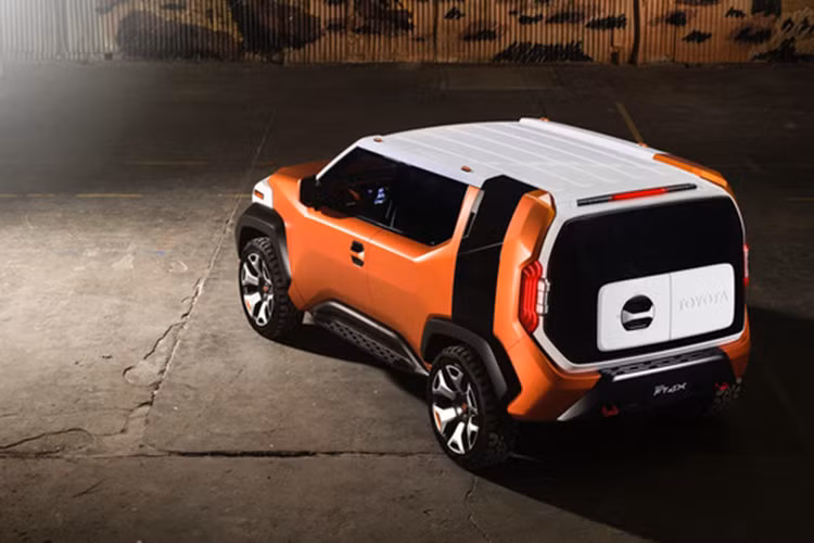 Đằng sau chiếc xe có tên FT-4X này là nền tảng TNGA của nhà sản xuất Nhật Bản, từng được áp dụng cho Camry 2018 và mẫu crossover CH-R. FT-4X cũng sở hữu kích thước rất gần với CH-R với chiều dài 4.249 mm, chiều rộng 1.821 mm, chiều cao 1.623 mm tiêu chuẩn.