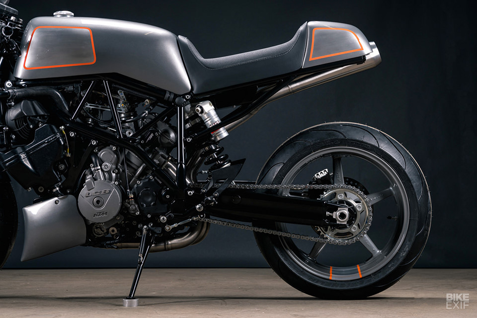 Tony cuối cùng đã bán chiếc 990 để mua mẫu 1290 Super Duke mới nhất, thế nhưng nó không mang lại cảm giác tuyệt vời như trong quá khứ. Mong muốn của Tony sau cùng cũng được thực hiện nhờ đến một vị khách.