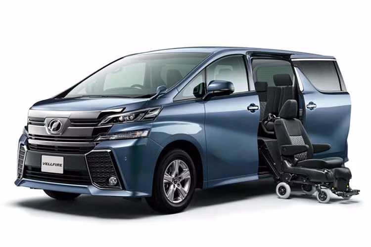 Trong khi đó, bản động cơ 2.5 lít sản xuất ra công suất 182 PS ở vòng tua 6.000 vòng/phút và mô-men xoắn cực đại 235 Nm ở 4.100 vòng/phút. Phiên bản Alphard Hybrid sẽ kết hợp động cơ 2.5 lít Atkinson công suất 150 mã lực với mô-tơ điện 141 PS và mô-tơ 67 PS ở phía sau, kết hợp cùng hệ dẫn động 4 bánh AWD.