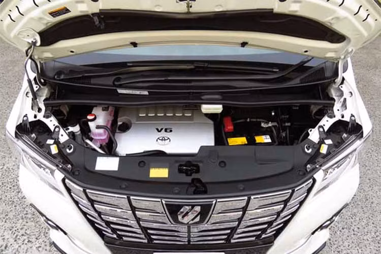 Vellfire 2018 mới sẽ được trang bị hệ thống Toyota Safety Sense P (TSS-P) tiêu chuẩn. Theo đó, gói trang bị an toàn này thường được dành cho các dòng xe cao cấp và cỡ trung của của hãng xe Nhật. Gói trang bị này gồm có đèn pha tự động, cảnh báo chuyển làn đường, cảnh báo va chạm có thể phát hiện người đi bộ, kiểm soát hành trình bằng ra đa.