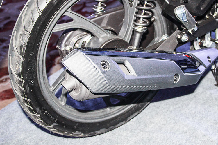 Ngoài những thiết kế mang tính tiện ích, Angel còn chú trọng đến những thiết kế mang kết cấu an toàn cho người sử dụng. Cụ thể, sàn để chân rộng và phẳng giúp cho ngưới lái có thể điều chỉnh tư thế ngồi một cách thoải mái hơn. Gác chân cho người ngồi sau tạo sự thoái mái cho người ngồi. Pô xe thiết kế cho tiếng nổ êm và chống phỏng an toàn.