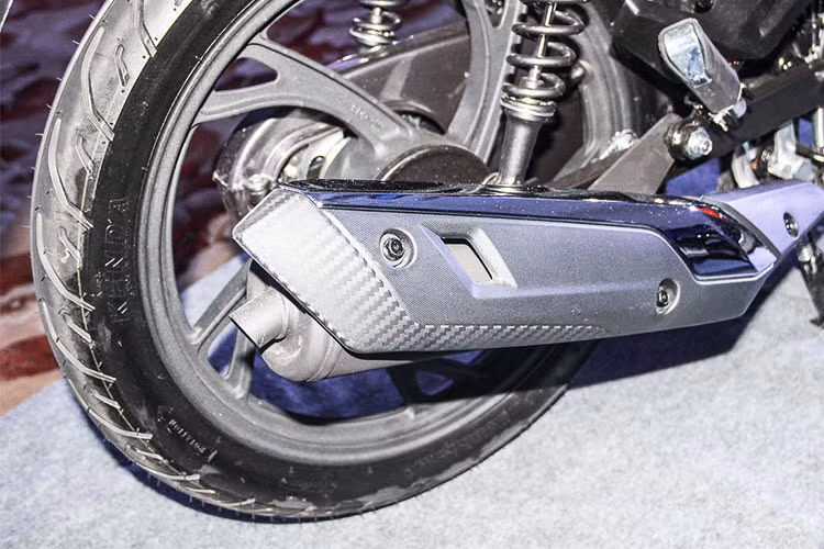 Ngoài những thiết kế mang tính tiện ích, Angel còn chú trọng đến những thiết kế mang kết cấu an toàn cho người sử dụng. Cụ thể, sàn để chân rộng và phẳng giúp cho ngưới lái có thể điều chỉnh tư thế ngồi một cách thoải mái hơn. Gác chân cho người ngồi sau tạo sự thoái mái cho người ngồi. Pô xe thiết kế cho tiếng nổ êm và chống phỏng an toàn.