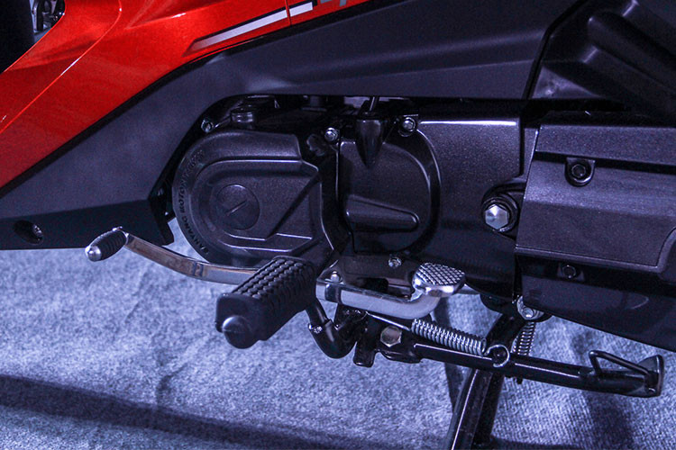 Phần cốt lõi để vận hành là động cơ cũng được SYM cải tiến tối ưu và mạnh mẽ hơn so với phiên bản trước đây. Angel 110 có động cơ 110 phân khối được giới thiệu là đã cải tiến nhiều chi tiết kỹ thuật, tăng tốc mạnh, tiết kiệm xăng, bền bỉ, thân thiện với môi trường.