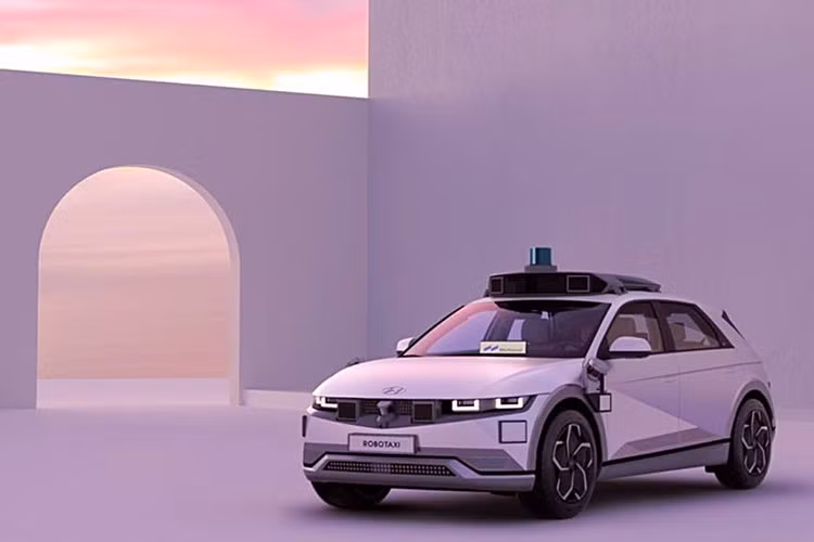 Robotaxi Ioniq 5 sẽ ra mắt toàn cầu trong tuần tới tại Triển lãm Ô tô Munich 2021 ở Đức. Hy vọng Hyundai sẽ công bố thêm nhiều thông tin chi tiết, và tốt hơn cả là thực hiện một màn chạy thử để thể hiện tính năng của mẫu xe thú vị này.