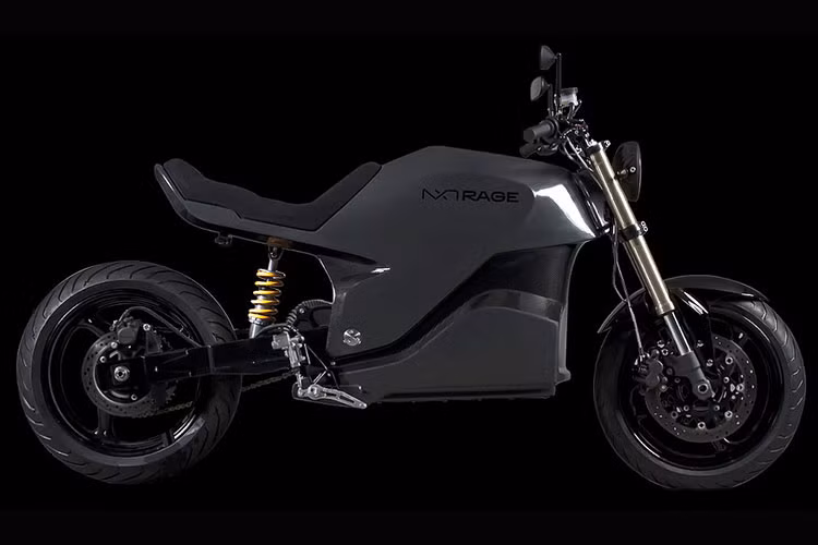 Những người yêu xe có thể dễ dàng nhận ra cặp mâm 3 cánh đã được lấy từ một đời Suzuki GSX-R nào đó, trong khi hệ thống treo và phanh cũng không phải là loại cao cấp và cũng tận dụng từ các dòng mô tô thương mại khác nhau. Đó cũng là một phần lý do khiến NXT có thể tự tin thu tiền đặt cọc 950 Euro và khá chắc chắn sẽ bắt đầu giao những chiếc Rage đầu tiên tới tay khách hàng vào mùa hè này, dù phải tới khoảng cuối mùa xuân 2019 hãng mới công bố cấu hình cuối cùng của nó.