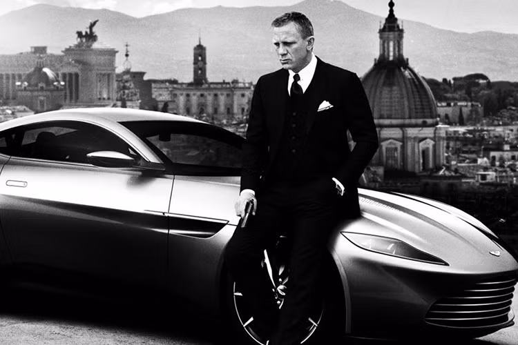  Hãng xe Anh chỉ tạo ra 10 chiếc DB10 để phục vụ cho Spectre. Được biết, Aston Martin DB10 có giá 3 triệu bảng (khoảng 4,5 triệu USD). Cha đẻ của DB10 chính là Reichma, người chắp bút cho các siêu phẩm của Aston Martin như One-77 và DBS V12 từng xuất hiện trong loạt phần 007 Casino Royale. 