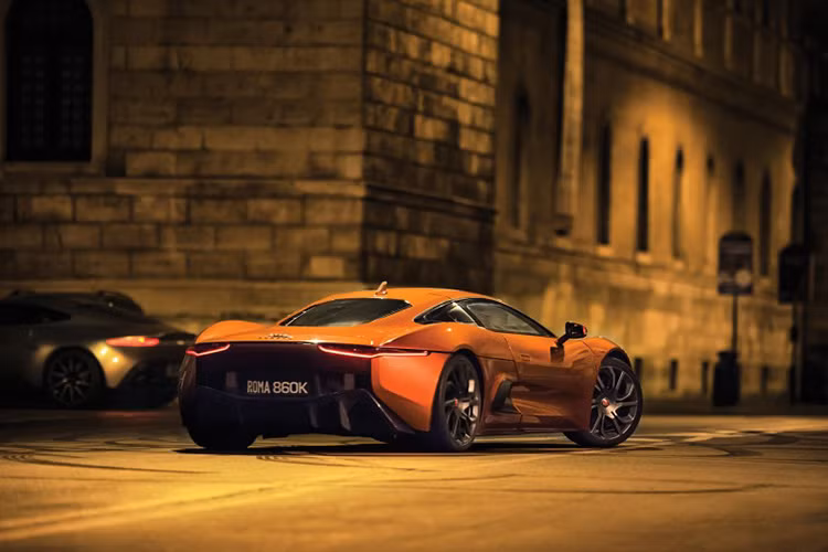  Việc C-X75 xuất hiện trong sieu phẩm Spectre đã khiến không ít người hy vọng nó sẽ được sản xuất thương mại kế tiếp. Tuy nhiên, theo đại diện Jaguar khẳng định hãng xe này sẽ không thay đổi kế hoạch. 