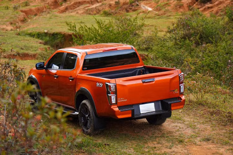 Isuzu D-Max Type Z giam toi 120 trieu dong... 