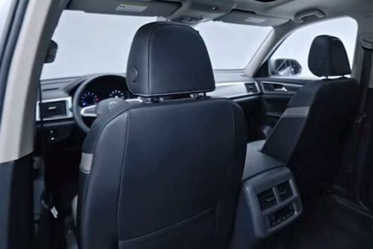 Tera dựa trên nền tảng MQB-A0, vốn đang được Volkswagen sử dụng cho nhiều mẫu xe cỡ nhỏ khác như Polo (hatchback), Virtus (sedan), Nivus (crossover) và T-Cross (SUV). Theo các nguồn tin rò rỉ, mẫu SUV mới sẽ có chiều dài cơ sở 2.566 mm, ngang ngửa với các mẫu xe hạng A như Toyota Raize (2.525 mm) và Kia Sonet (2.500 mm).