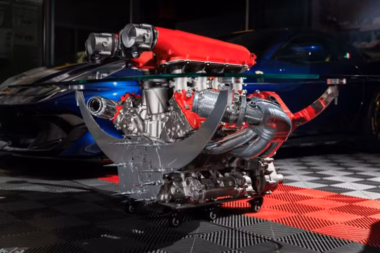 Một người bán ở Maryland đang bán động cơ V12 của Ferrari FF với giá 30.000 đô la, trong khi động cơ V8 3,9 lít tăng áp kép của xe đua Ferrari 488 Evo Challenge có giá 41.999 đô la .