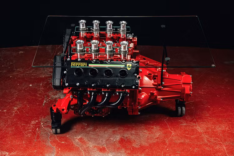 RM Sotheby’s dự kiến giá bàn cà phê V8 Ferrari này sẽ được bán ở mức từ 50.000 đến 75.000 đô la (tương đương khoảng 1,2 tỷ đến 1,8 tỷ đồng). Đây là một số tiền lớn, đặc biệt là khi có những động cơ Ferrari hiện đại khác được bán trên eBay với giá thấp hơn nhiều.