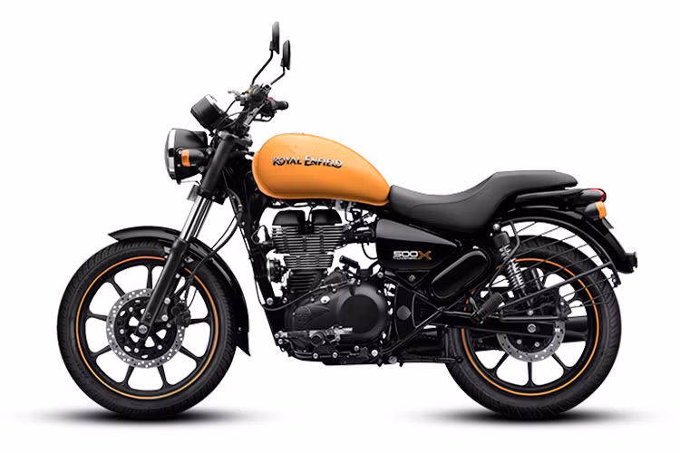 Royal Enfield Thunderbird X 2018 cung cấp 4 tùy chọn màu sắc bao gồm xanh lam, đỏ, cam và trắng. Giá bán mẫu xe này tại thị trường Ấn Độ là 1,56 lakh rupee (khoảng 54,6 triệu đồng), trong khi Thunderbird X 500 có giá 1,98 rupee (tương đương 57,6 triệu đồng). Đây sẽ là mẫu xe lý tưởng dành cho các tín đồ đam mê dòng môtô hoài cổ.