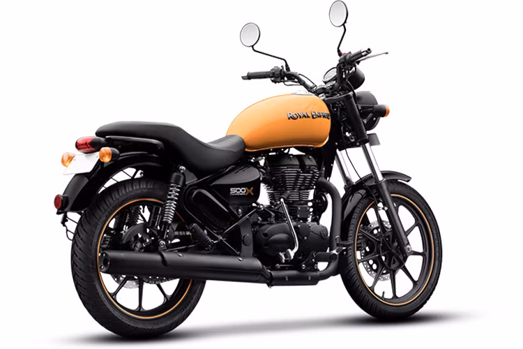 Phiên bản Thunderbird X 500 cao cấp hơn, được trang bị khối động cơ EFI 499cc, làm mát bằng dung dịch, công suất 27,2 mã lực và momen xoắn 41,3 Nm. Sức mạnh được truyền tải thông qua hộp số côn tay 5 cấp.