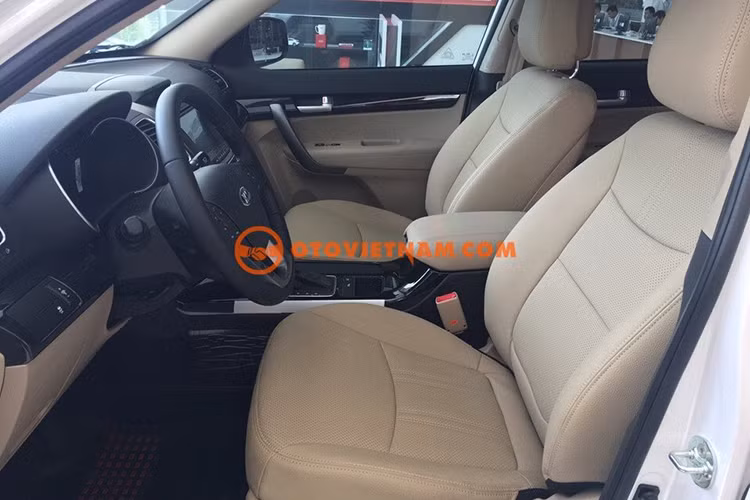 Hệ thống an toàn gồm; chống bó cứng phanh - ABS, hệ thống phân phối lực phanh điện tử - EBD, hệ thống hỗ trợ phanh khẩn cấp - BA và hệ thống cân bằng điện tử Esp. Ngoài ra, 2 phiên bản cao cấp sẽ còn được trang bị hẹ thống an toàn 6 túi khí, trong khi phiên bản GAT, con số này chỉ là 2. Ngoài ra, Camera lùi còn là trang bị tiêu chuẩn.