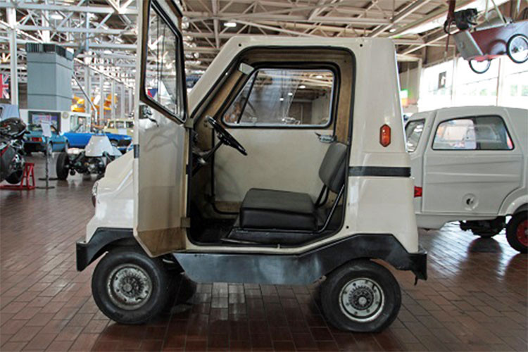 Mặc dù chưa chính thức được đưa lên sàn đấu giá vì còn tới khoảng gần 1 tháng nữa, tuy nhiên nhiều nhà sưu tầm xe hơi cổ đã quan tâm tới hai chiếc xe ôtô siêu nhỏ này. Dự đính mức giá của bộ đôi Zele 1000 và ACOMA Mini Comtesse 1975 sẽ còn tăng nữa trong thời gian sắp tới.