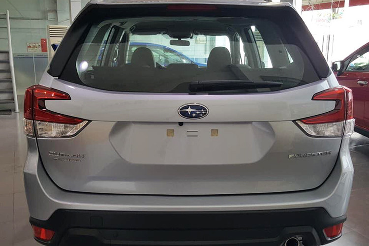 Cả 3 phiên bản i-S, i-L và i-S EyeSight của Subaru Forester 2019 đều sử dụng chung động cơ xăng 4 xi lanh đối xứng Boxer có dung tích 2.0 lít hút khí tự nhiên cho công suất tối đa 156 mã lực tại 6.000 vòng/ phút và mô men xoắn cực đại 196 Nm tại 4.000 vòng/phút. Sức mạnh được truyền xuống 4 bánh xe thông qua hộp số tự động vô cấp (Lineartronic CVT).