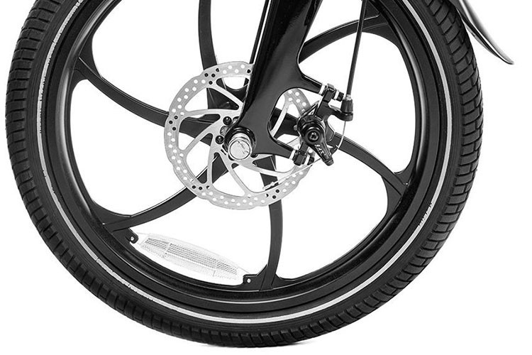 Toàn bộ pin và mô tơ điện trên chiếc xe điện Ducati MG-20 được giấu kín trong bộ khung sườn của chiếc xe, tạo nên cảm giác rất gọn gàng như những mẫu xe đạp thông thường. 