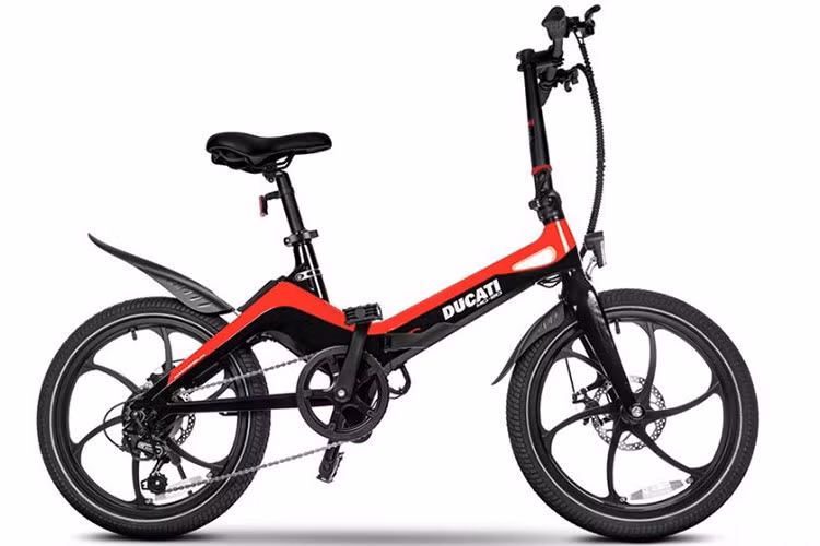 Mới đây, hãng xe môtô nổi tiếng thế giới tại Ý vừa chính thức cho ra mắt một mẫu xe đạp điện Ducati dành cho trẻ em với thiết kế cũng như tông màu đặc trưng của hãng.