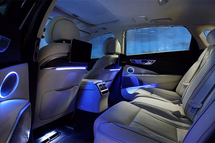 Hiện tại, K9 được cung cấp 2 phiên bản động cơ bao gồm: V8 5.0L cho công suất 420 mã lực và V6 3.8L tăng áp cho công suất 311 mã lực. Mặc dù Kia chưa xác nhận nhưng có thể ở phiên bản mới K9 sẽ có phiên bản sử dụng động cơ V6 3.3L tăng áp kép (Twin-turbo) lấy từ Kia Stinger 2018 và dự kiến nó sẽ cho công suất khoảng 365 mã lực.