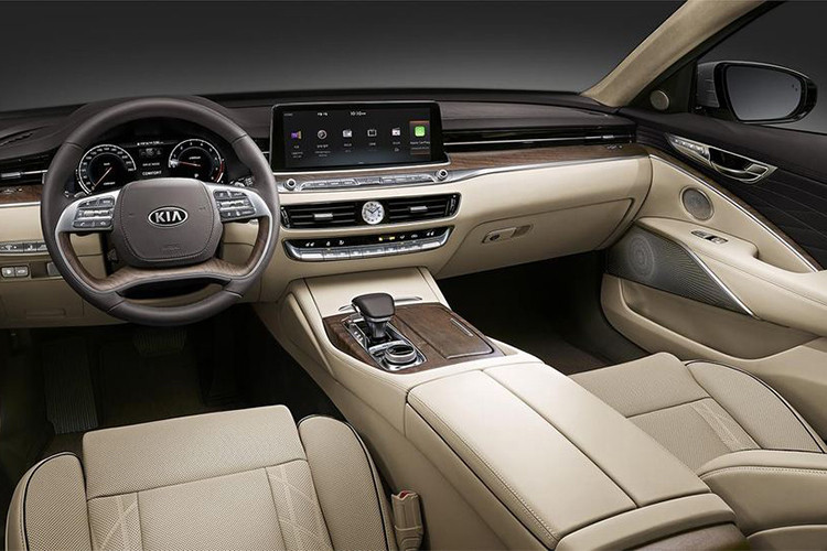 Theo hãng xe Kia, mẫu sedan K9 thế hệ mới kết hợp thiết kế ngoại thất lịch lãm sang trọng, hiệu năng vận hành cao và một không gian cabin rộng rãi, các vật liệu cao cấp, thiết kế tinh tế. Hãng cũng sẽ ứng dụng nhiều công nghệ tiên tiến hàng đầu hiện nay, như các công nghệ bảo vệ an toàn, tiện nghi nội thất cũng như hỗ trợ lái xe thông minh.