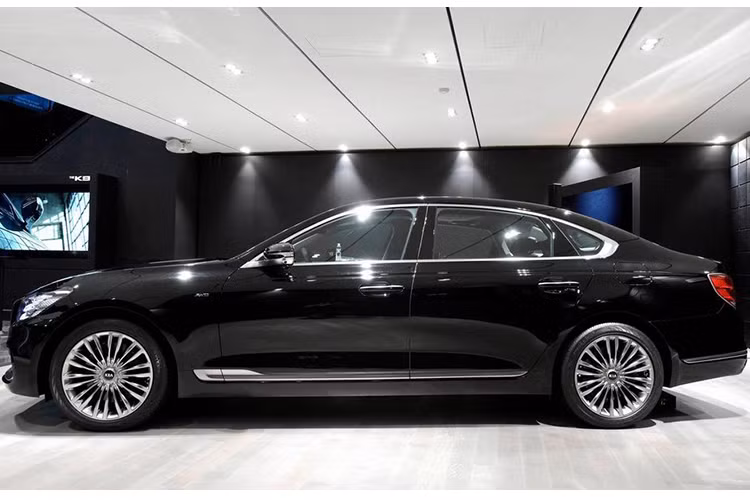 Ở thế hệ thứ hai, hãng xe ôtô Kia sẽ có những thay đổi mạnh mẽ về nội/ ngoại thất nhằm đám ứng nhu cầu thị hiếu của khách hàng ngày một tăng cao, hy vọng nó sẽ thu hút khách hàng hơn so với thế hệ hiện tại vốn đang có doanh số bán ra khá khiêm tốn tại nhiều thị trường.