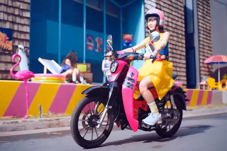 Phiên bản nhỏ hơn của mẫu xe máy Super Cub Popz 125, mang thiết kế tương tự như mẫu Honda Super Cub huyền thoại. Tuy nhiên, dù tổng thể xe GPX Super Cub Popz 110 mới khá giống với mẫu Honda Super Cub, tuy nhiên phong cách của xe lại hoàn toàn khác khi đi theo hướng hiện đại và có phần nghịch ngợm.