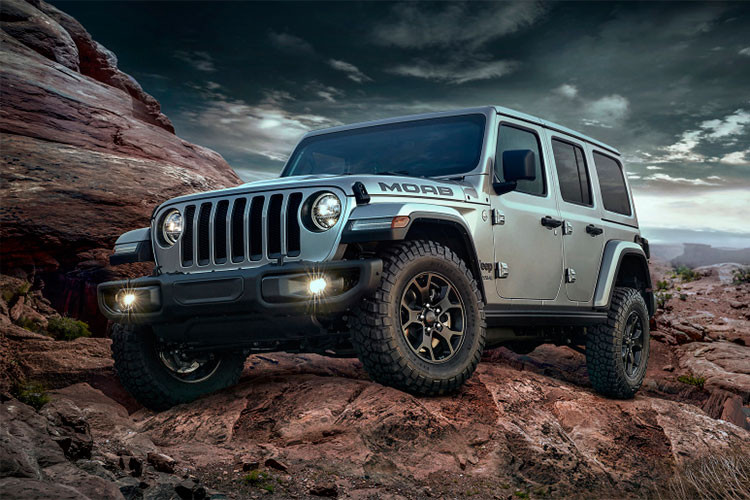 Bởi Moab Edition chỉ là một mẫu Sahara “cập nhật”, vì vậy nó vẫn sẽ được trang bị động cơ V6, dung tích 3.6 lít có công suất 285 mã lực và mô-men xoắn cực đại 260 lb-ft (352 Nm), ghép cặp với một hộp số tự động 8 cấp tiêu chuẩn (vốn là tùy chọn giá 2.000 USD trên Sahara).