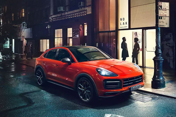 Porsche Việt Nam vừa chính thức công bố mẫu xe Porsche Cayenne Coupe 2020. Xe sở hữu thiết kế đậm chất thể thao và theo kịp xu hướng của các đối thủ lớn đến từ BMW, Mercedes-Benz hay Audi.