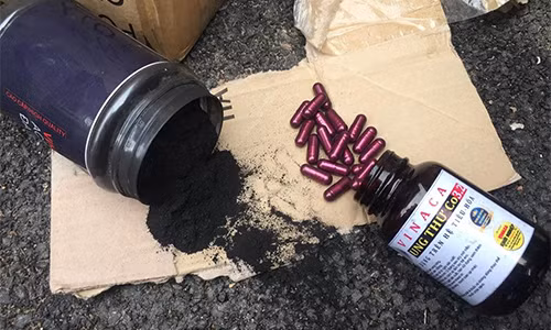 Các viên thực phẩm chức năng hỗ trợ chữa ung thư làm từ than tre.