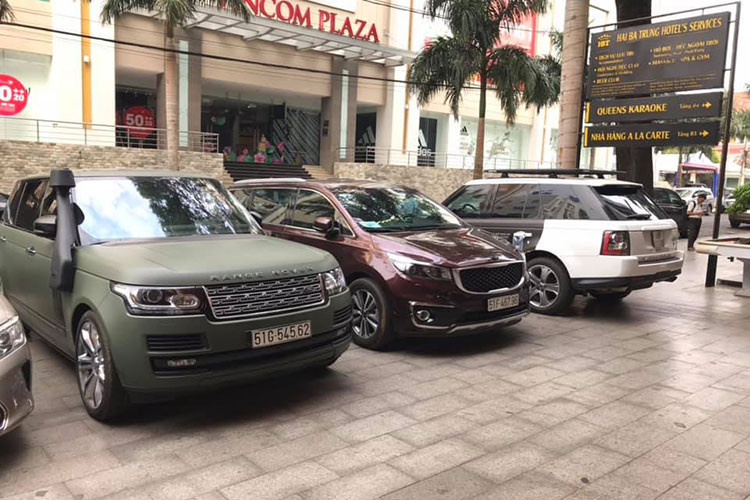 Range Rover SVAutobiography được trang bị khối động cơ V8, siêu nạp, dung tích 5.0 lít, sản sinh công suất tối đa 550 mã lực và mô-men xoắn cực đại 680 Nm. Nhờ đó, chiếc SUV hạng sang chỉ mất khoảng 5,5 giây để tăng tốc lên 96 km/h từ vị trí xuất phát trước khi đạt vận tốc tối đa 225 km/h.