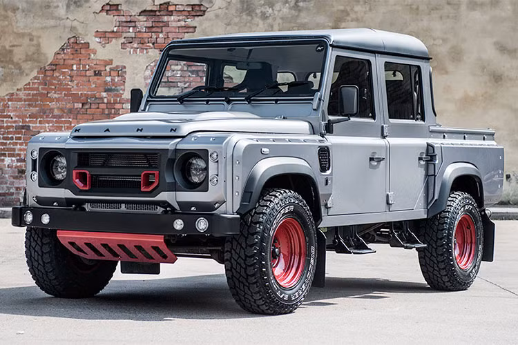 Mẫu bán tải là một phần của Land Rover Defender thế hệ mới dự kiến ra mắt cuối năm nay nhân dịp kỷ niệm 70 năm ra đời của dòng off-road danh tiếng. Phiên bản gốc Land Rover Series từng lần đầu trình làng tại triển lãm ôtô Amsterdam ở Hà Lan vào tháng 4/1948.