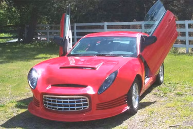 Với giá bán hợp lý và hiệu năng cao, những chiếc xe cơ bắp Ford Mustang rất được dân độ xe ưa chuộng. Từ nền tảng này, những người yêu xe có thể tạo ra các bản độ không chỉ đẹp mắt, mà còn có sức mạnh sánh ngang với siêu xe. Tuy nhiên, cũng có không ít chủ xe độ lại Mustang theo những phong cách dị hợm, không giống ai chỉ để khác biệt.