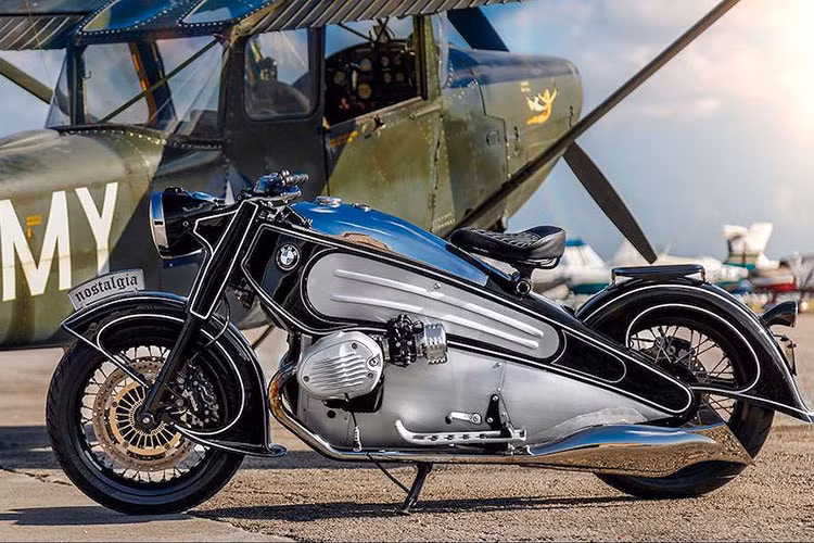 Chiếc BMW R nineT độ R7 khá khác biệt về kích thước, công nghệ và thiết kế. Mặc dù vậy, với các bề mặt thân vỏ gò thủ công bằng nhôm ốp kín quanh khung, chiếc xe vẫn có kiểu dáng trung thành với thiết kế của chiếc R7 gốc. Gói độ của NMoto có tổng cộng 74 chi tiết khác nhau - trong đó nhiều phụ tùng đã được cung cấp bởi các hãng "đồ chơi" tên tuổi như Motogadget hay Brembo.