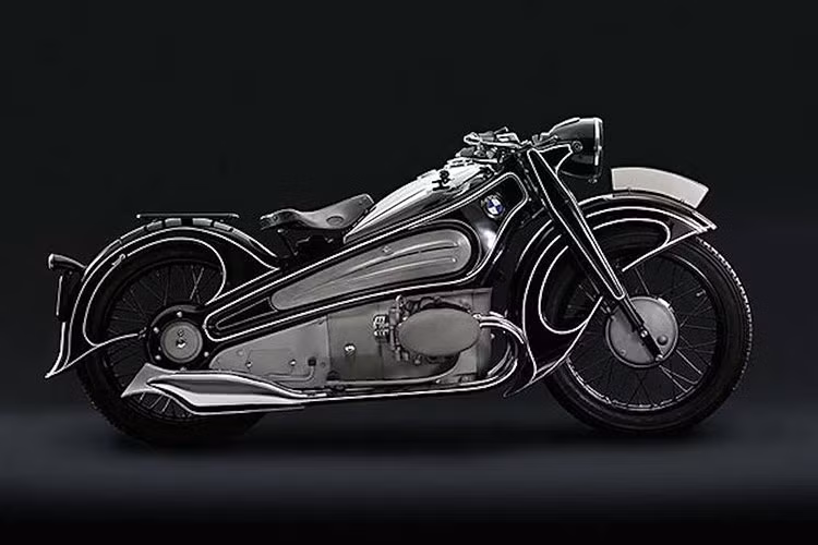 Nhắc tới thương hiệu BMW Motorrad, người ta sẽ nhớ tới ngay tới sự "trung thành" với động cơ Boxer 2 xi-lanh nằm ngang - hiện vẫn còn đang được sử dụng cho các dòng như môtô BMW R nineT, R 1200 GS hay RT mới... Tuy nhiên, trước đó hàng chục năm, hãng còn ghi dấu ấn bởi những giải pháp kỹ thuật độc đáo cũng như những mẫu xe đặc biệt.