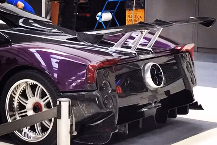 Loại mâm trên Zonda Zozo được làm theo họa tiết 9 cánh kép đặc trưng từ Pagani. Tuy nhiên lại được làm từ hợp kim nhôm chứ không phải carbon.