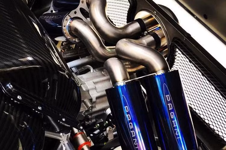 Bên trong cỗ máy Zonda Zozo của hãng Pagini.