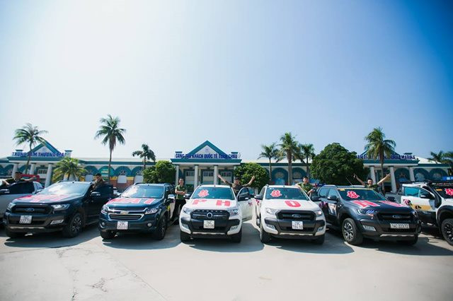 Dàn xe bán tải tham gia rước dâu tại Hải Phòng đa phần là Ford Ranger, ngoài ra, còn có sự góp mặt của vài chiếc Chevrolet Colorado.