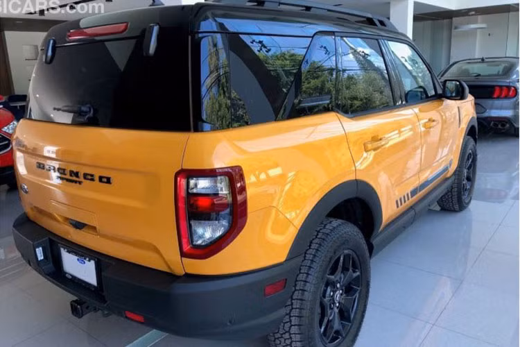 Hệ thống kiểm soát địa hình với các chế độ lái G.O.A.T hứa hẹn sẽ đem đến khả năng di chuyển trên mọi địa hình cho Ford Bronco 2021, hệ thống này có tới 8 thiết lập là Sand, Slippery, Sport, Eco, Normal, Mud/Ruts, Rock Crawl, và Baja - sẽ có sẵn trên xe tùy theo các biến thể.