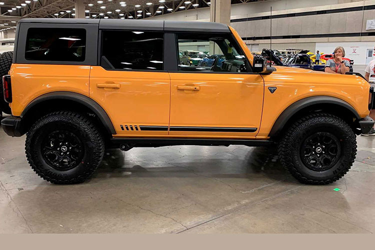 Mới đây, một chiếc xe SUV Ford Bronco First Edition đã được bán ra cho người trả giá cao nhất tại phiên đấu giá của Mecum's Dallas Auction diễn ra vào cuối tuần trước. Theo đó, chiếc Bronco phiên bản đặc biệt này được chốt giá ở mức 126.500 USD (2,87 tỷ đồng), cao hơn gấp hai lần so với giá niêm yết là 59.305 USD (1,34 tỷ đồng).