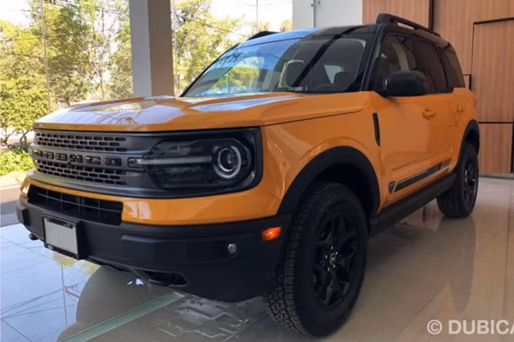 Hiện hãng xe Ford cũng thông báo rằng họ đang gặp khó khăn trong việc tìm nguồn cung cấp một số tùy chọn mái che và vật liệu để sản xuất Bronco 2021. Do đó, một số khách hàng có thể sẽ phải tiếp tục chờ đợi cho đến năm 2022 mới có thể nhận xe.